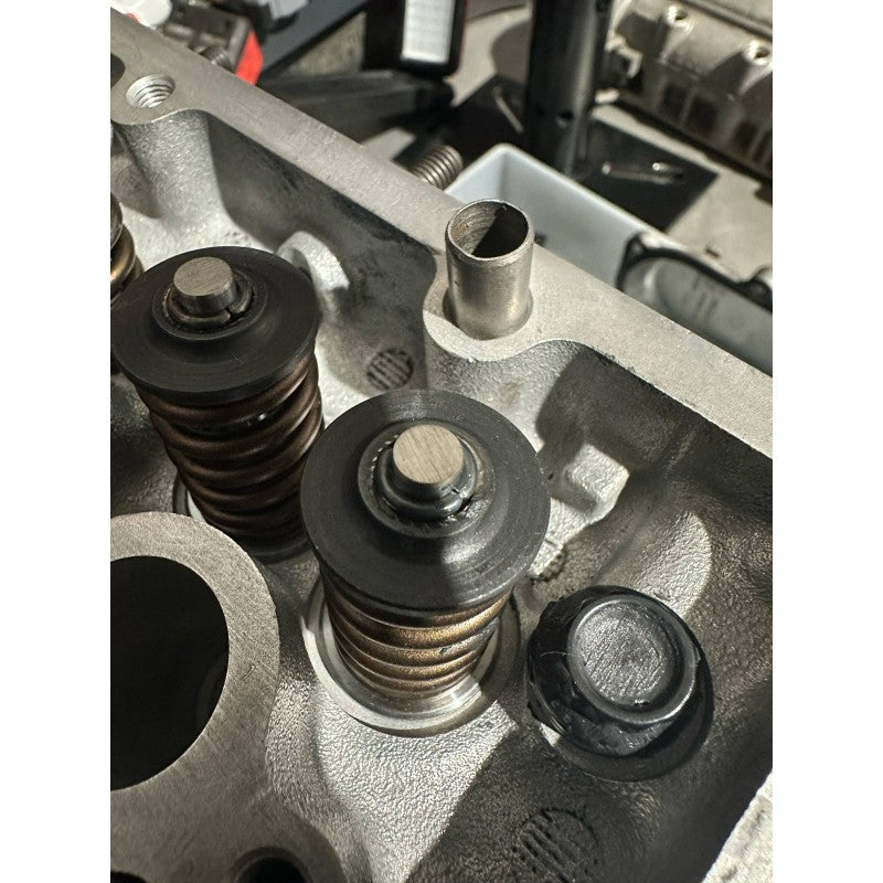 Piattelli e semiconi in acciaio per valvole testata ad un canalino